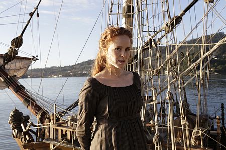 María Castro interpreta a Isabel Cendal, directora del orfanato