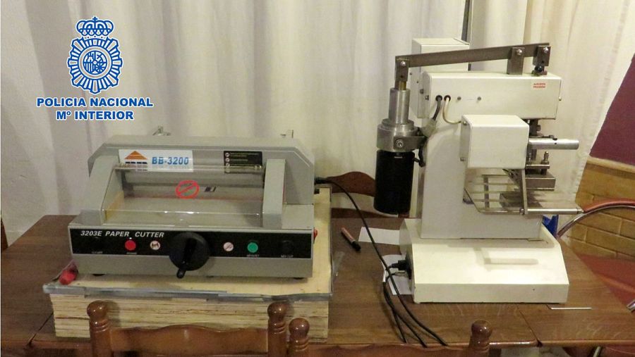 Los falsificadores tenían escáneres, prensas y un cañón industrial de calor para el secado
