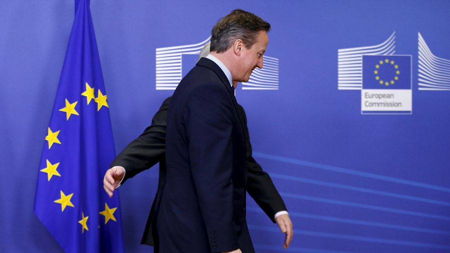 El primer ministro británico David Cameron es recibido en Bruselas por Jean Claude Juncker