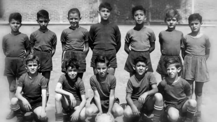 Plácido, en el centro, con su equipo de fútbol