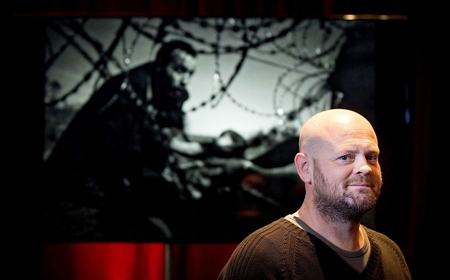 El fotógrafo australiano Warren Richardson sonríe tras conocer que ha sido galardonado con el World Press Photo 2016