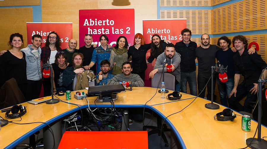 Aurora & The Betrayers, con todo el equipo de 'Abierto hasta las 2'