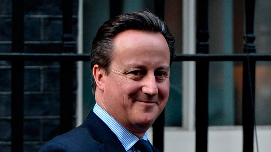 El primer ministro británico, David Cameron, a su salida de Downing Street para ir al Parlamento