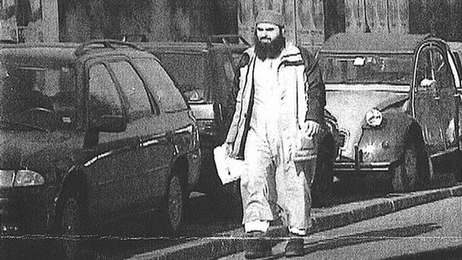 Hassan Mustafá Osama Nasr, clérigo radical egipcio, en una foto tomada en Milán por la CIA en 2003 y publicada por el Corriere Della Sera