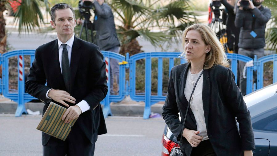 La infanta Cristina y su marido Iñaki Urdangarin llegan a la Escuela Balear de la Administración Pública