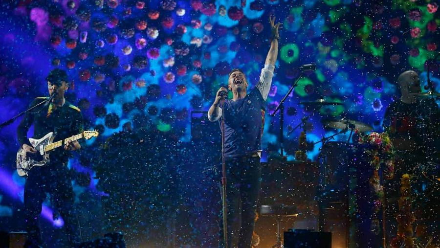 La banda Coldplay durante su actuación en los premios Brit 2016.