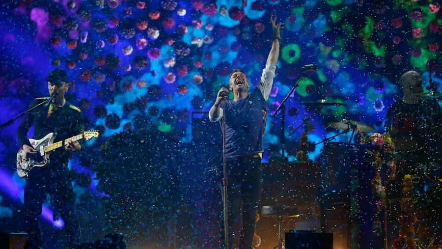 La banda Coldplay durante su actuación en los premios Brit 2016.