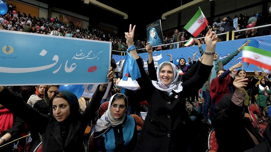 Mujeres iraníes durante un mitin de campaña de los diputados reformistas, el 20 de febrero de 2016. REUTERS/Raheb Homavandi/TIMA