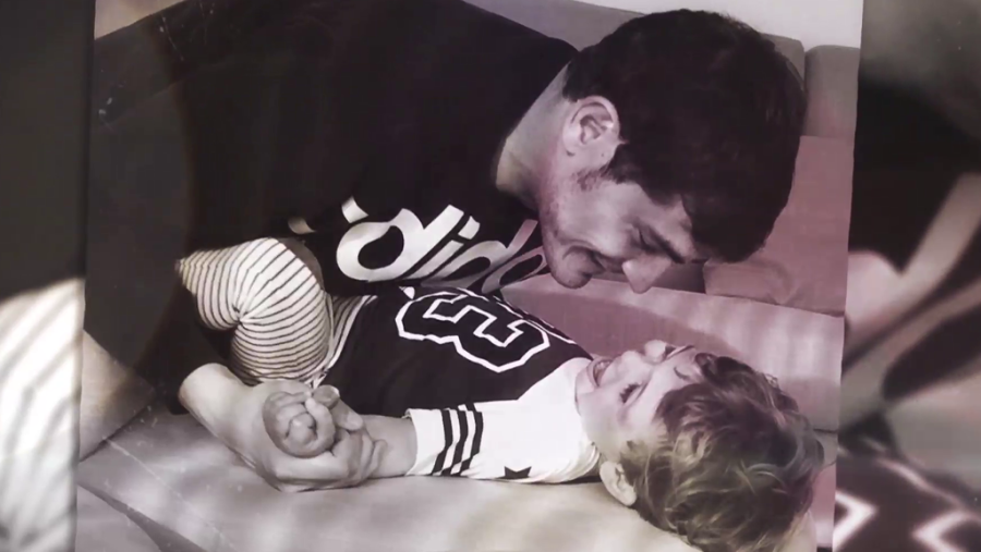 Iker jugando con su hijo