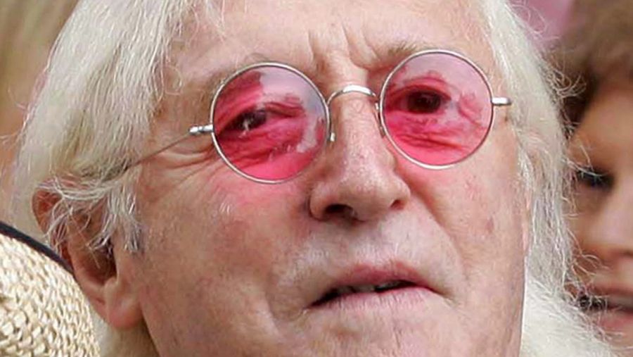 James Wilson Vincent Savile, estrella de la BBC que violó y abusó sexualmente de decenas de personas durante años.