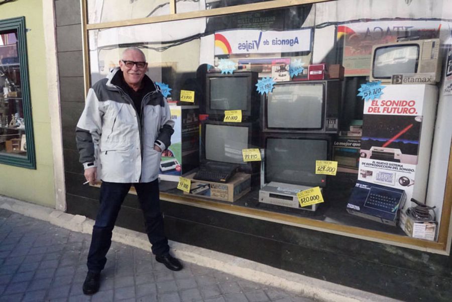 Juanjo Cardenal fascinado con los precios de los televisores