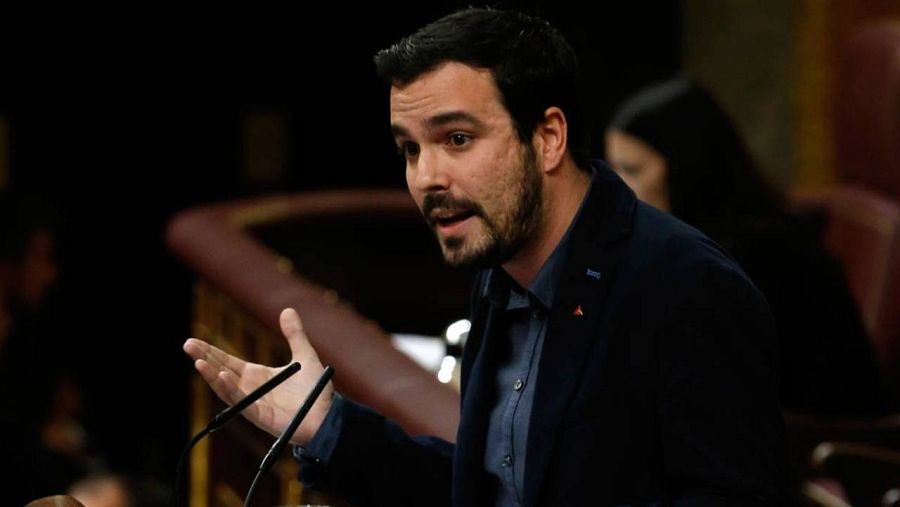 Garzón interviene en la sesión de investidura de Pedro Sánchez.
