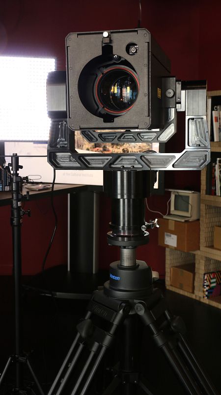 La cámara es un bloque de un tamaño similar al de dos cajas de zapatos con altura modulable.