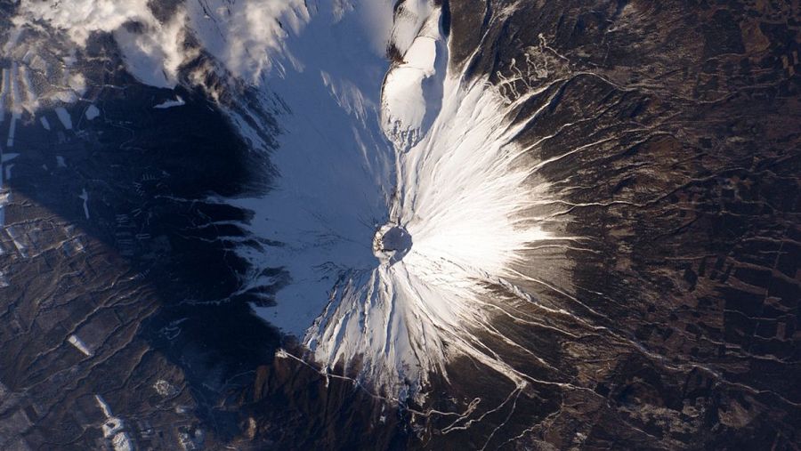 El monte Fuji, cubierto de nieve. (SCOTT KELLY)