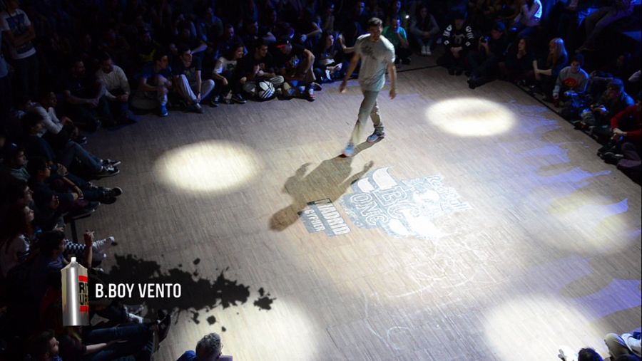 Bboy Vento nos muestra su estilo en una de las salidas de jueces del Red Bull Bc One