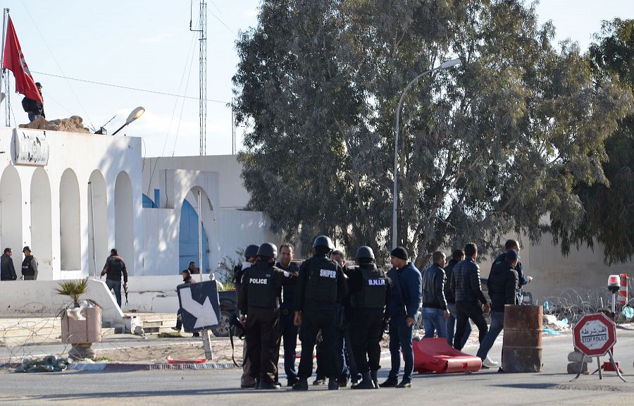 Miembros de las fuerzas especiales tunecinas se reagrupan en Ben Guerdan