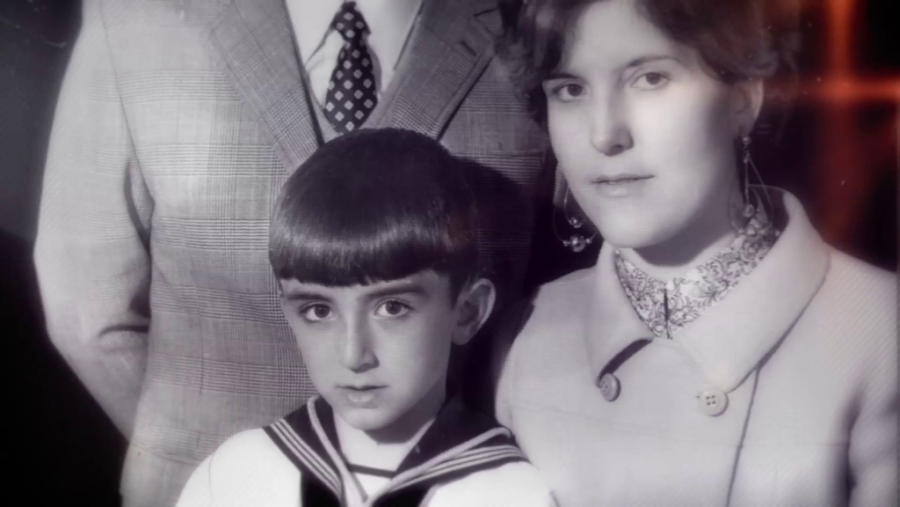 Con su madre, el día de su comunión