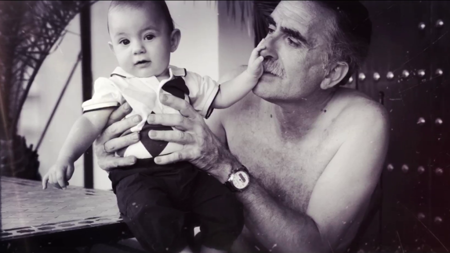 Con su sobrino entre sus brazos