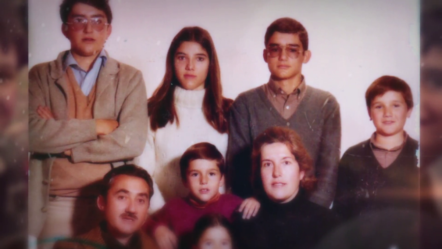 Con toda su familia, para la foto del carnet de familia numerosa