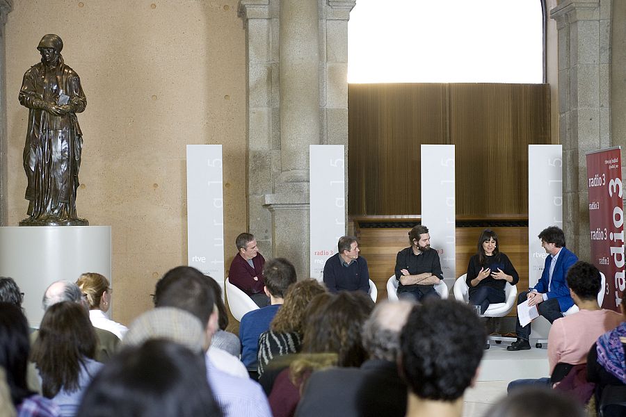 Tomás Fdo. Flores junto a Amaral en un coloquio de 'Cultura15'