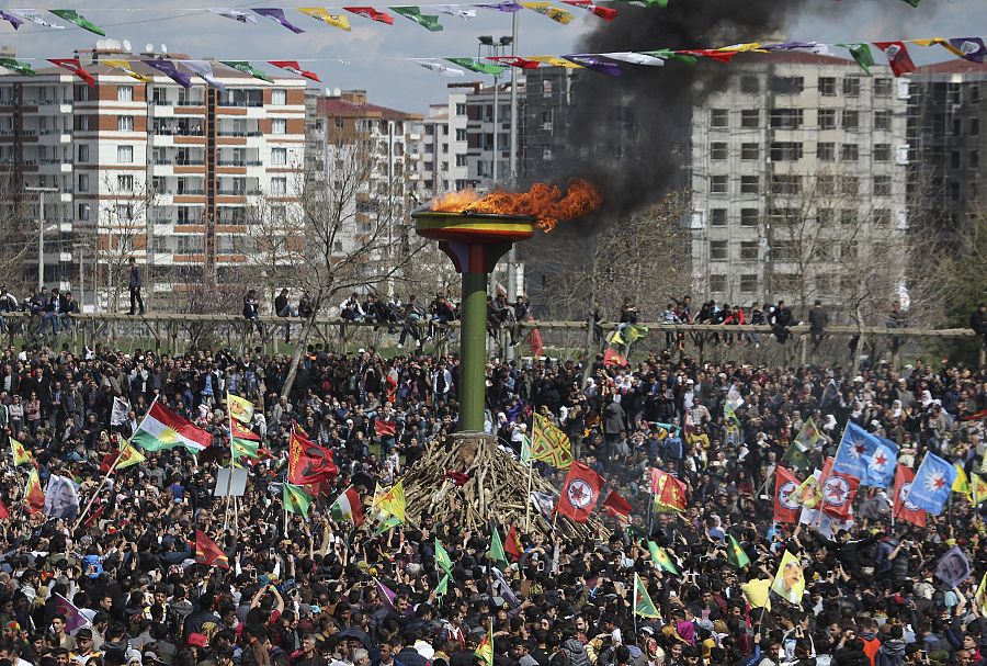 Manifestantes kurdos en Diyarbakir