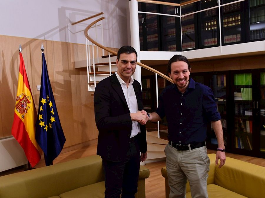 Pedro Sánchez y Pablo Iglesias continúan negociando