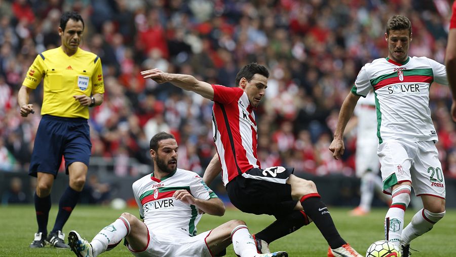 El Athletic y el Granada empatan a uno en San Mamés