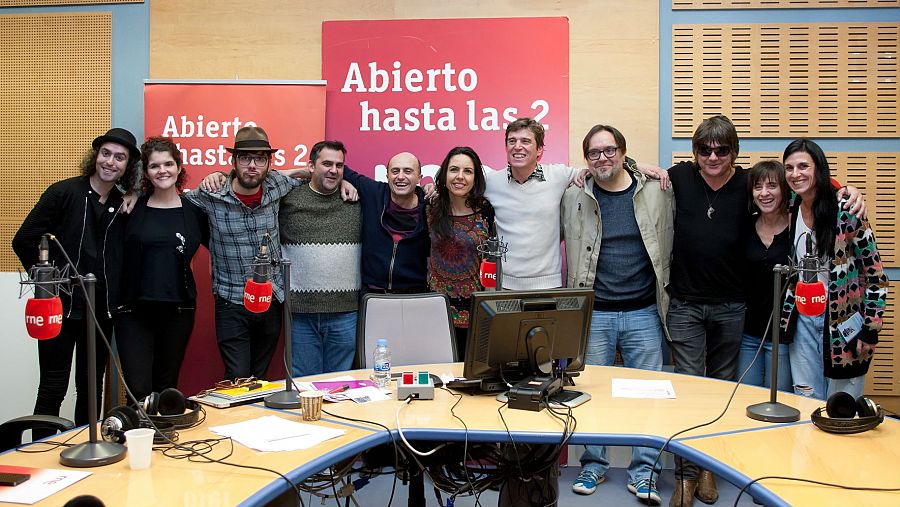 Todo el equipo de 'Abierto hasta las 2', con Javier Ojeda y Javier Andreu