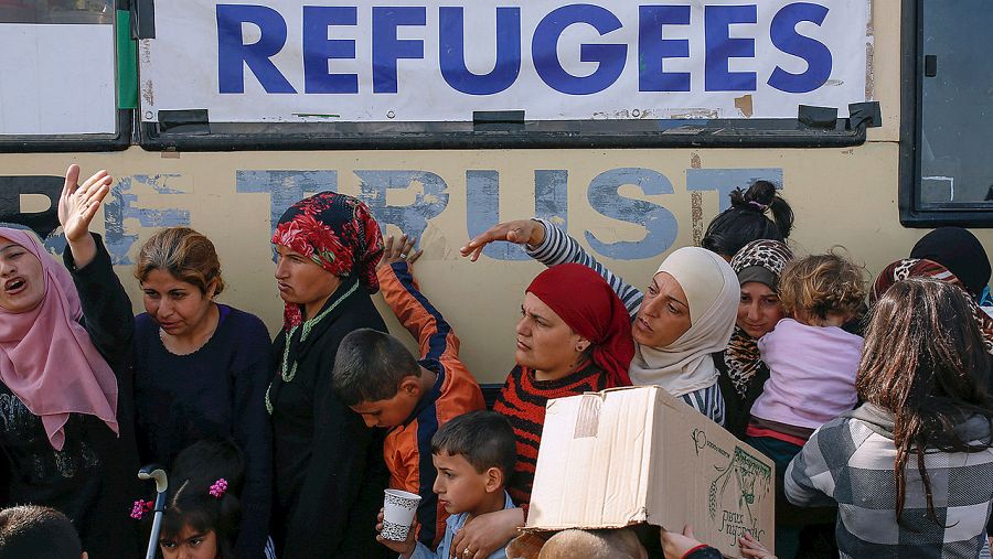 Refugiados cerca de Idomeni, en la frontera greco-macedonia. REUTERS/Marko Djurica