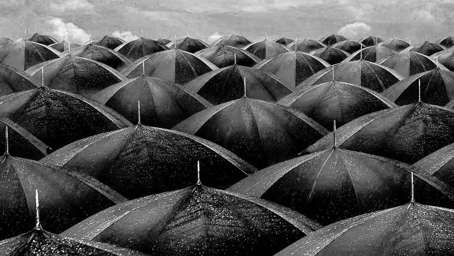 Abril, mes de chaparrones y paraguas