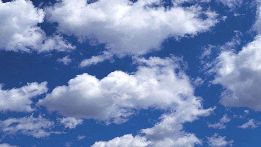 Las nubes, sus formas y sus observadores, también tienen cabida en este programa