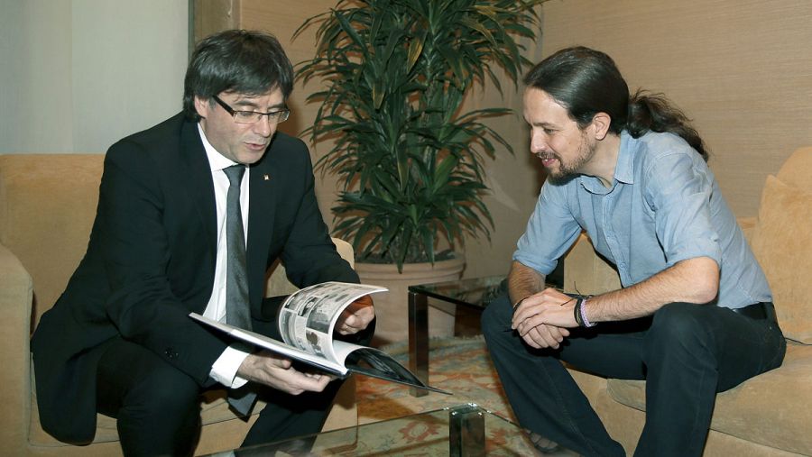 Puigdemont regala a Iglesias un cómic de Andreu Nin