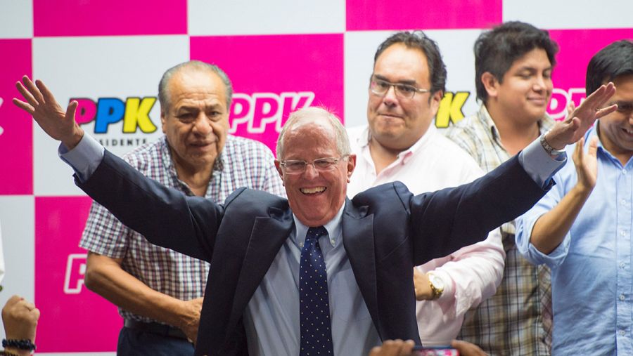 Pedro Pablo Kuczynski, líder de Peruanos por el Kambio, celebra sus resultados en las elecciones de Perú.