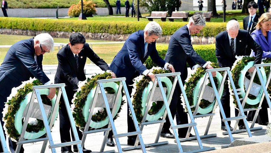 Ofrenda floral de los ministros de Exteriores del G7 en el Parque de la Paz de Hiroshima