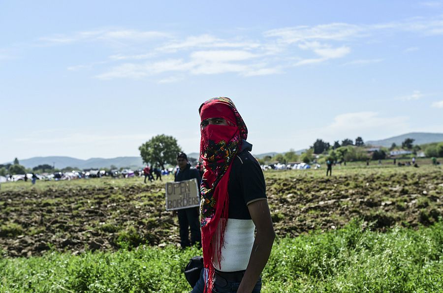 Refugiados y migrantes han vuelto a pedir la apertura de la frontera entre Grecia y Macedonia.