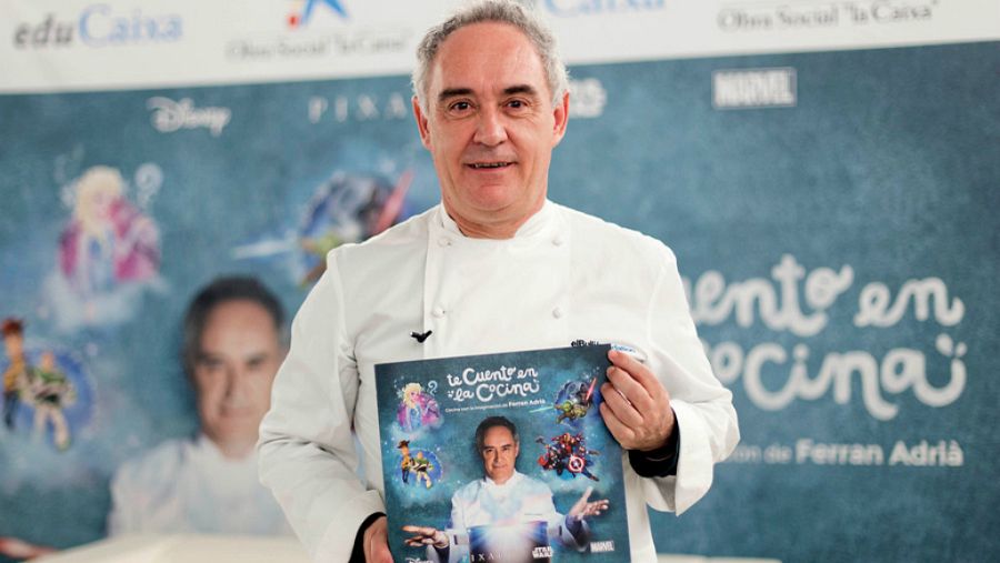 Ferran Adrià con su nuevo libro 'Te cuento en la cocina'