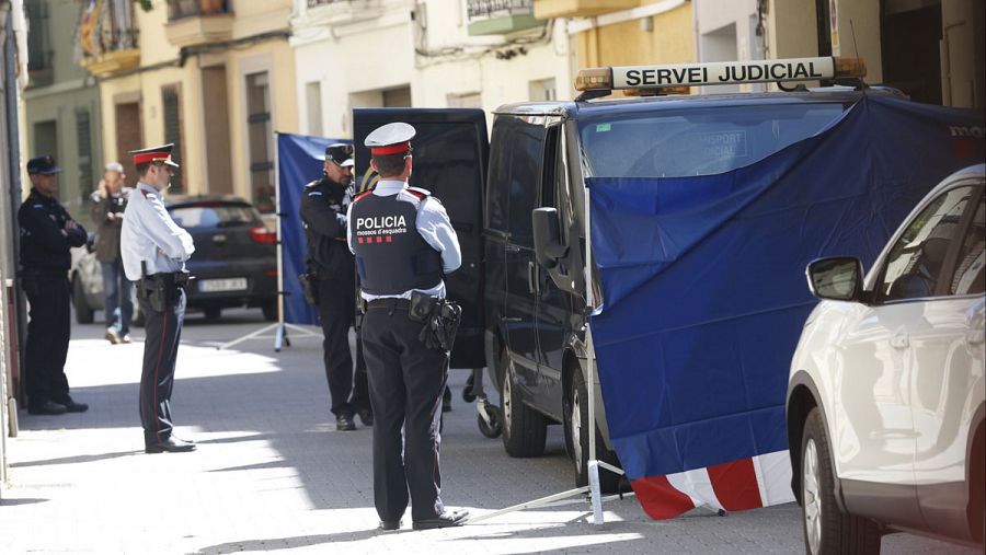 Un mosso mata presuntamente a su mujer delante de su hija menor en Barcelona y luego se suicida