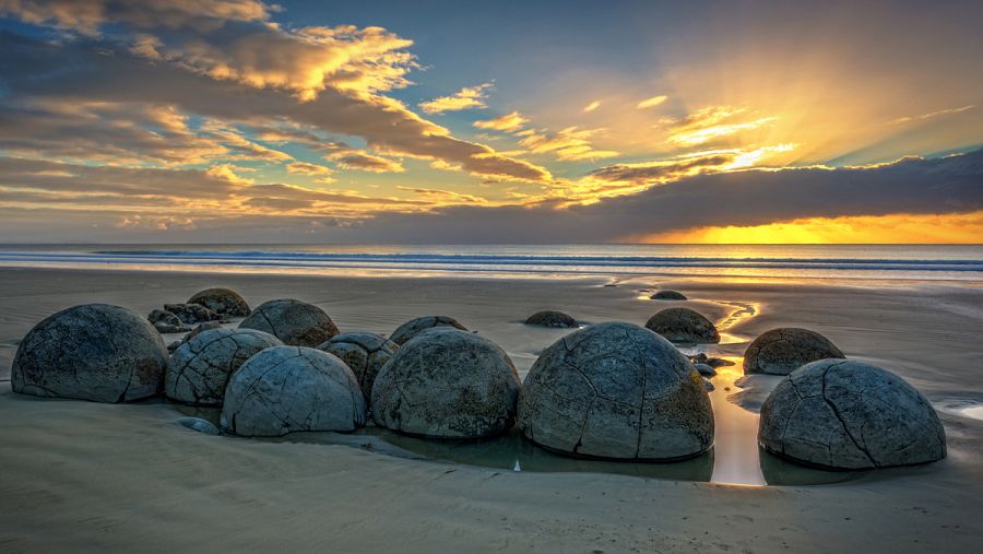 Las 'Moeraki Boulders', en la Isla Sur de Nueva Zelanda, han sido creadas por un proceso natural.