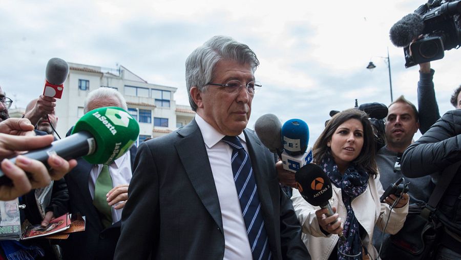El presidente del Atlético de Madrid, Enrique Cerezo, a su llegada al juzgao de Estepona