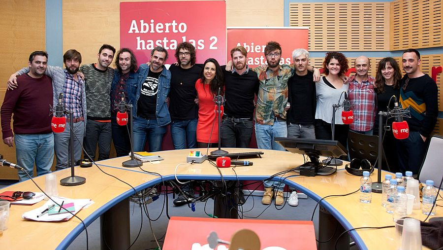 Miss Caffeina, con todo el equipo de 'Abierto hasta las 2'