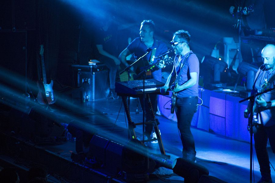 La banda Love of Lesbian en el escenario de La Riviera