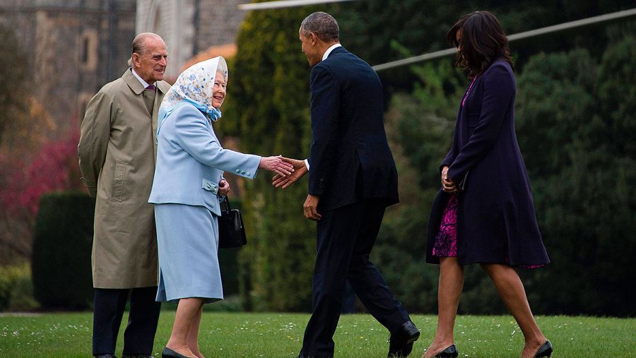 Obama saluda a la reina Isabel II en Windsor