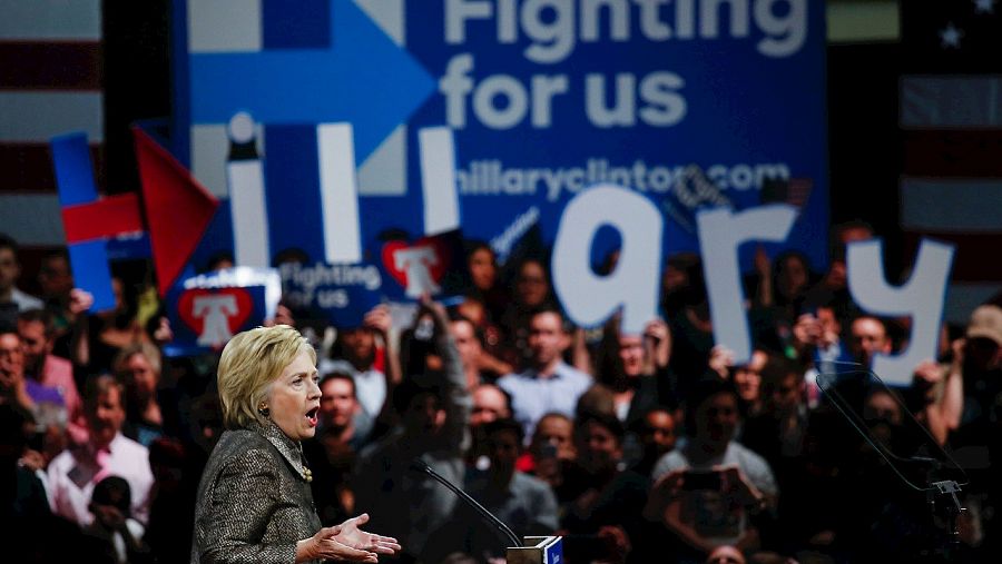 La candidata demócrata Hillary Clinton durante un mitin en Filadelfia, Pensilvania, el 26 de abril de 2016. AFP PHOTO / EDUARDO MUNOZ ALVAREZ