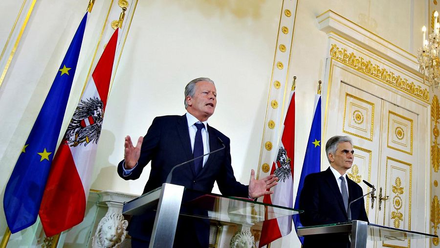 El vicencanciller, Reinhold Mitterlehner, y el canciller de Austria, Werner Faymann, en una rueda de prensa en Viena.