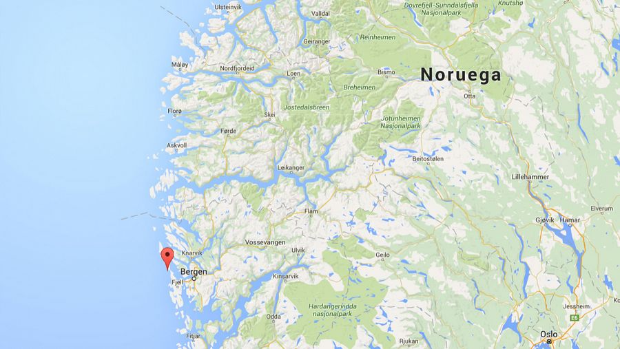 Área del lugar del accidente de helicóptero en la isla de Turoy, Noruega.