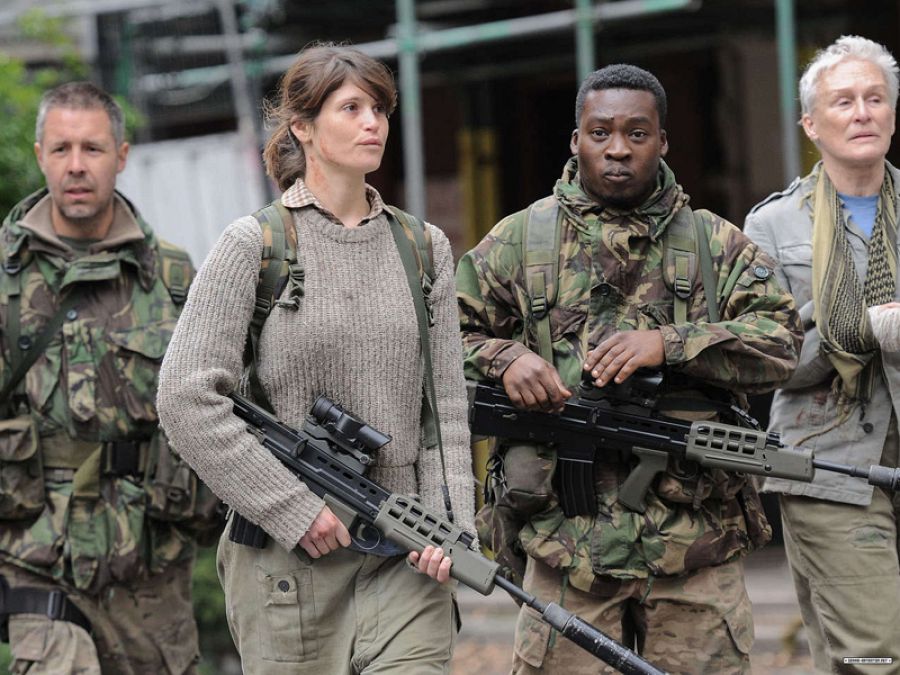 Fotograma de la película 'La chica con todos los regalos', con Glenn Close y Gamma Arterton