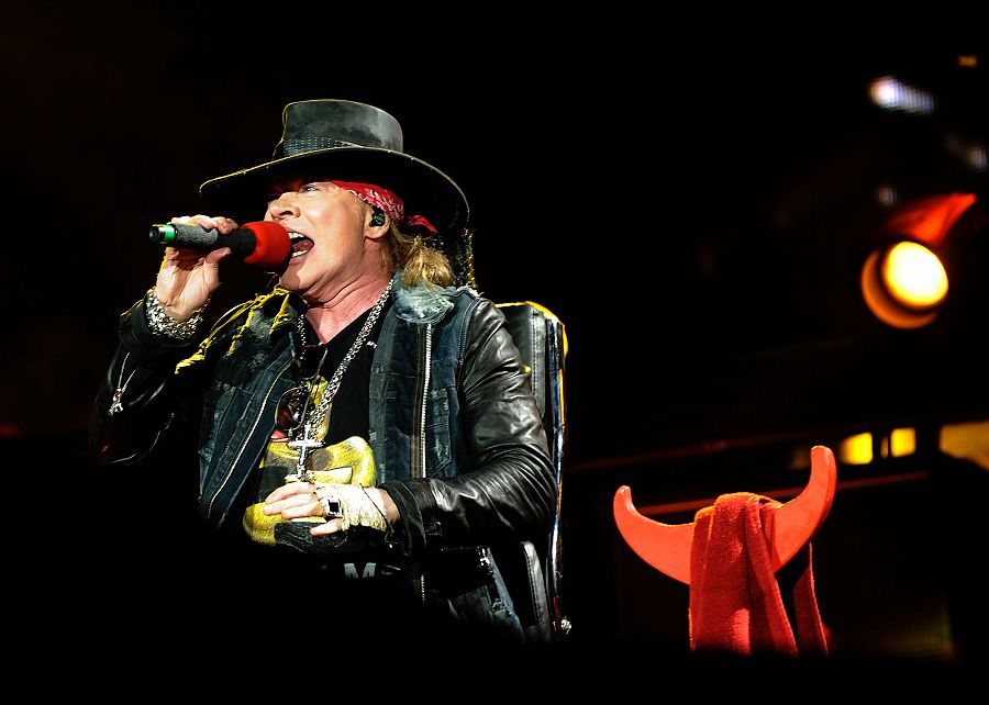 El vocalista Axl Rose durante el concierto de AC/DC en Sevilla.