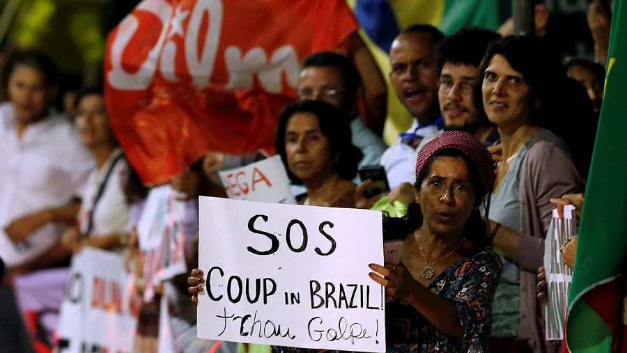 Partidarios de la presidenta brasileña Dilma Rousseff se manifiestan en Brasilia, el 10 de mayo de 2016. REUTERS/Paulo Whitaker