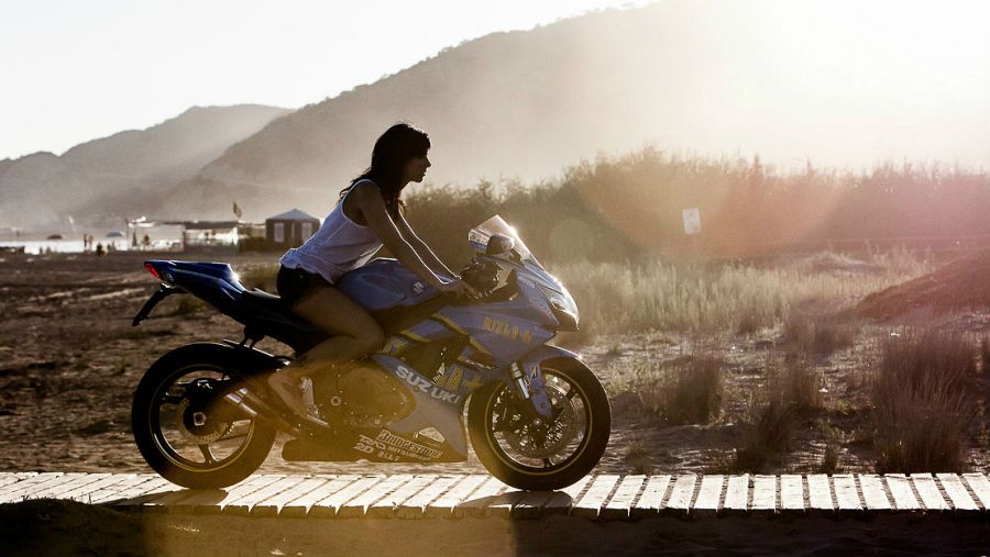 Las mujeres moteras, protagonistas también en 'Memoria de delfín'