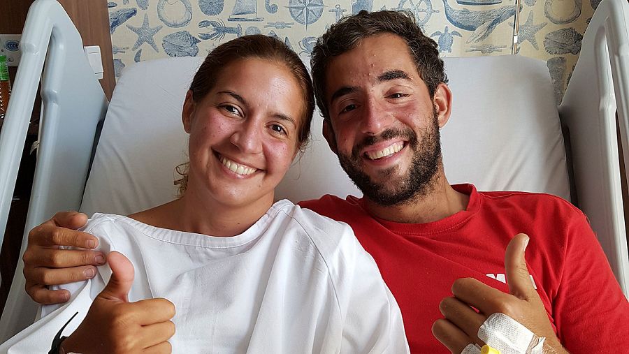 Los españoles Marta Miguel y David Hernández en el Hospital Gleneagles de Kota Kinabalu
